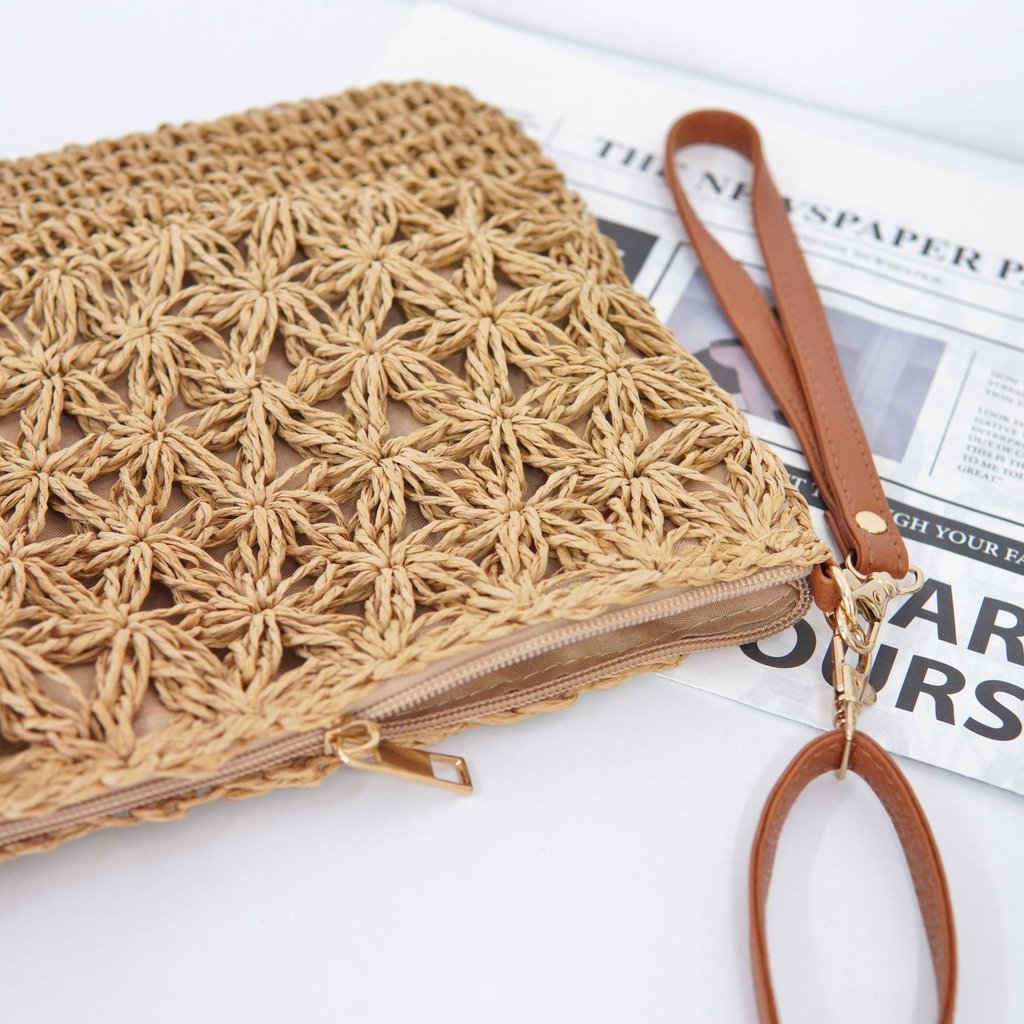 Summer Starburst Straw Envelope Bag – 2-in-1 Versatility